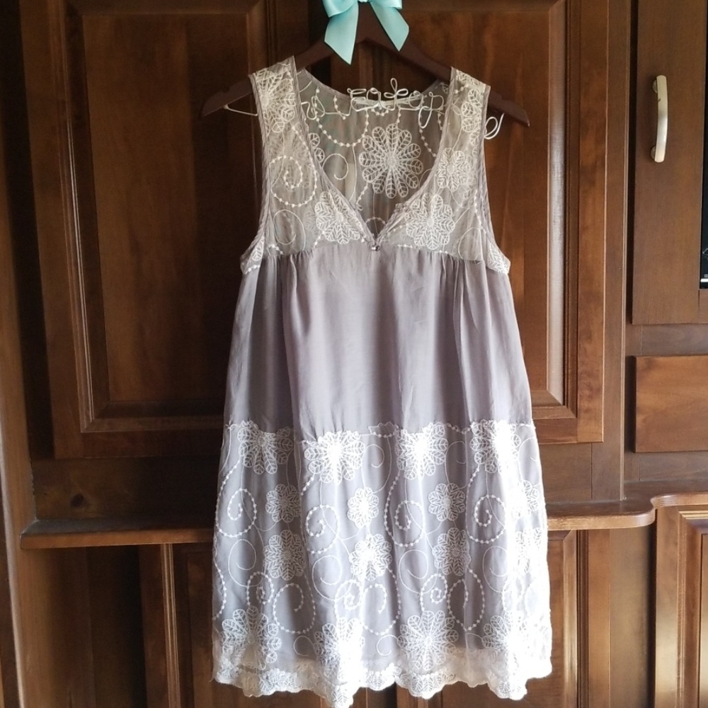 Kimchi Blue Gray White Floral Embroidered Dres